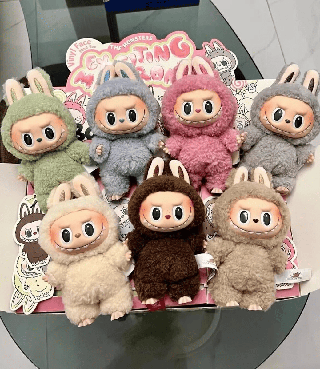 POP MART, LABUBU LES MONSTRES (Série High Energy Ahead), ROCK THE UNIVERSE (Telure rayée, rendu), Collier cœur, Peluche